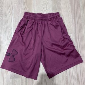 Under Armour Red Athletic Shorts Moisture-Wicking Elastic Waistband